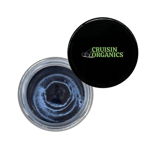 Experience the rejuvenating effects of our deep-cleansing Cruisin Organics Glow Mask, which restores radiance and revitalizes your complexion after a single spa night. Cleanse your skin thoroughly with this thermal charcoal formula, utilizing sodium bicarbonate to absorb surplus oil and unclog your pores.